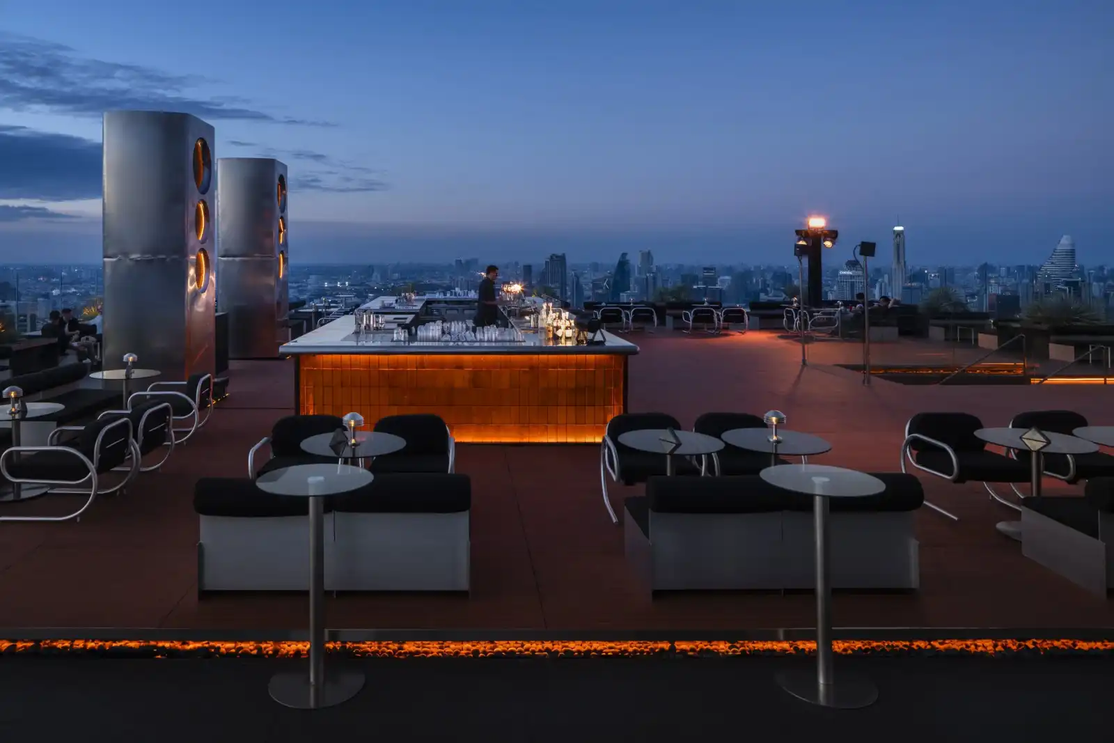Rooftop ÆTHER en Bangkok - 1