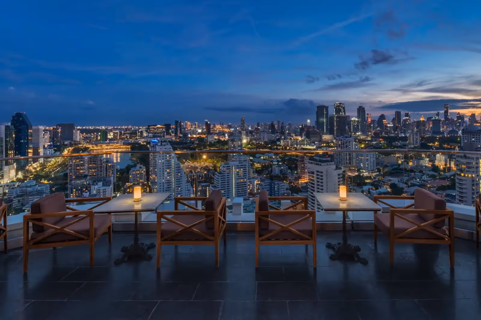 Belga Rooftop Bar & Brasserie en Bangkok - 1