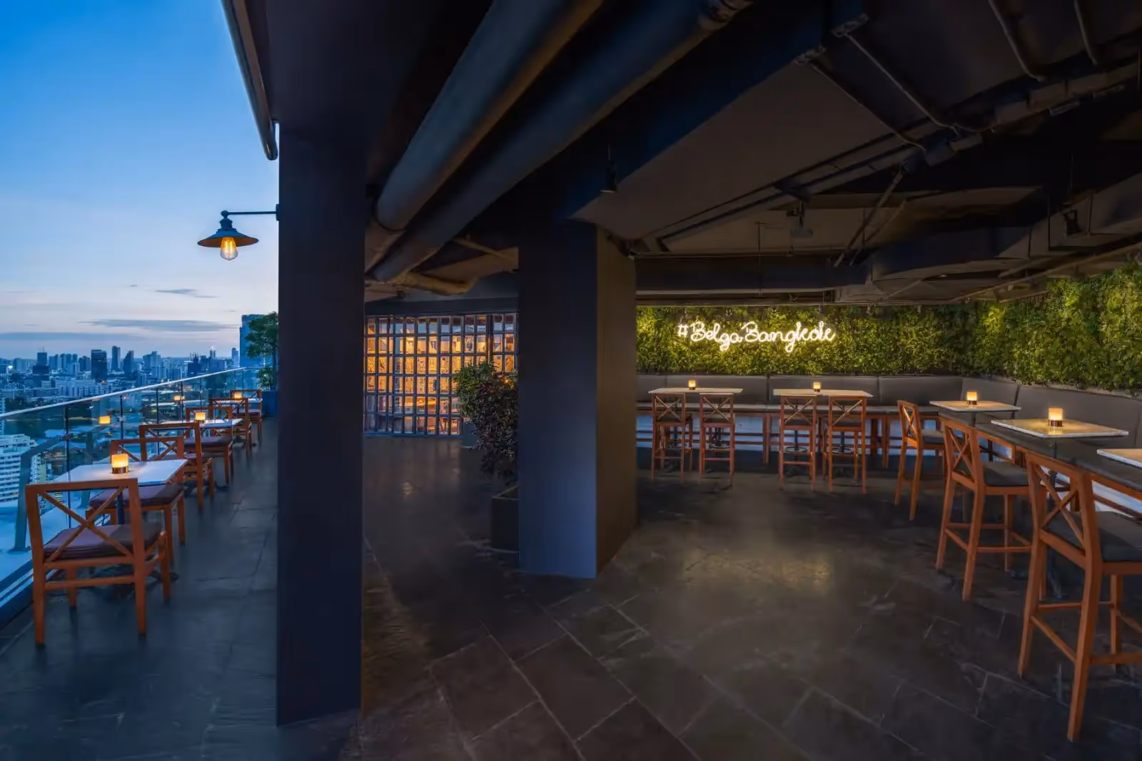 Belga Rooftop Bar & Brasserie en Bangkok - 2