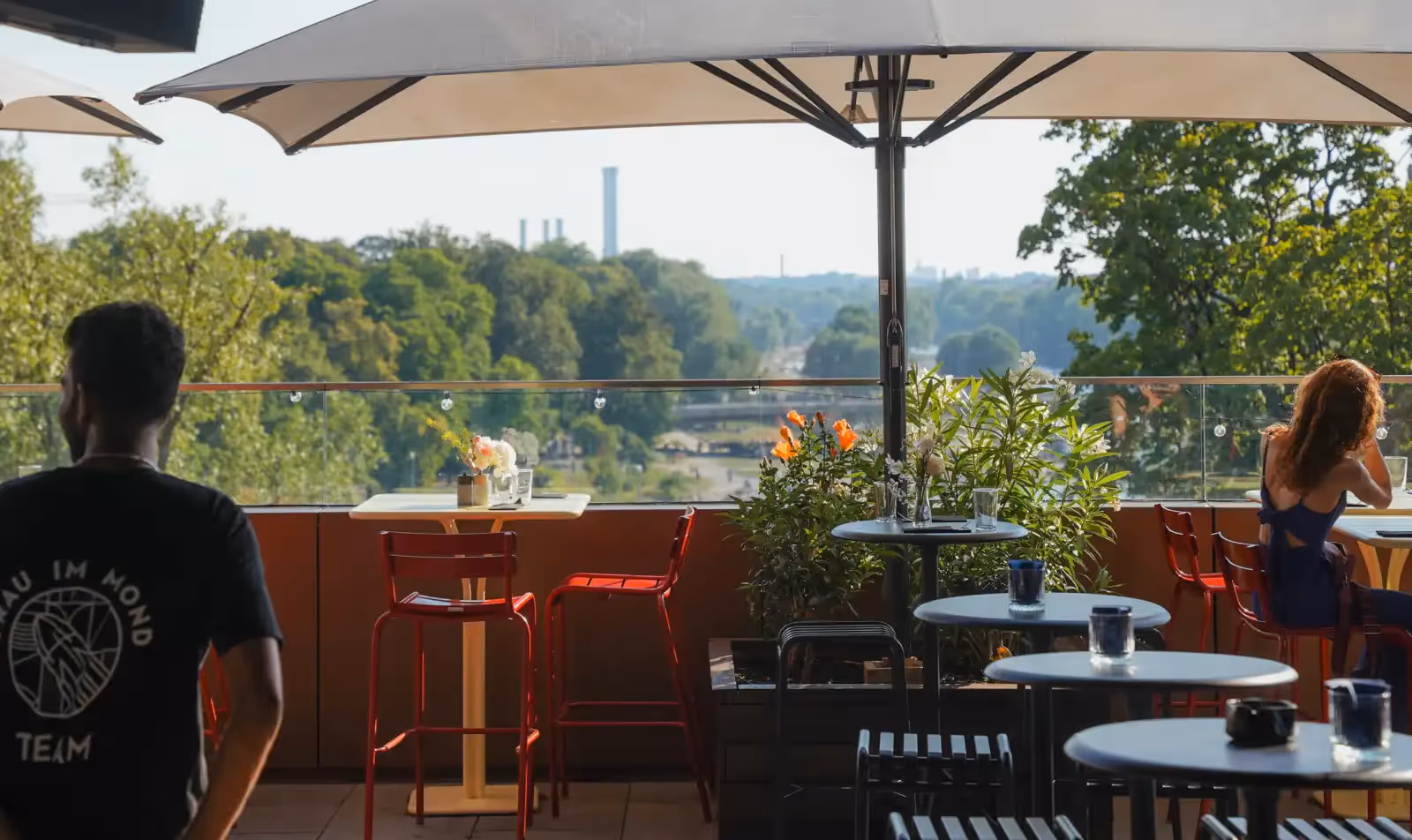 Rooftop Frau im Mond en Munich - 2